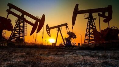 النفط-يغلق-مرتفعاً-وسط-مخاوف-من-استمرار-إغلاق-مضيق-هرمز