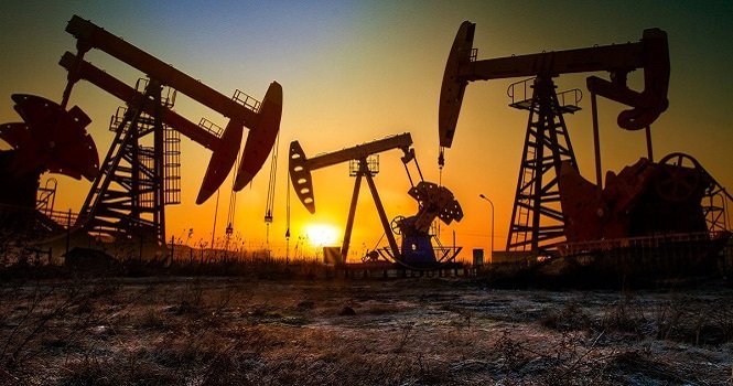 النفط-يغلق-مرتفعاً-وسط-مخاوف-من-استمرار-إغلاق-مضيق-هرمز